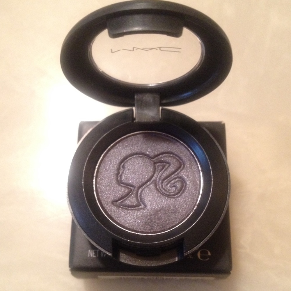 MAC Barbie Limited Edition Eyeshadow in Mothbrown
