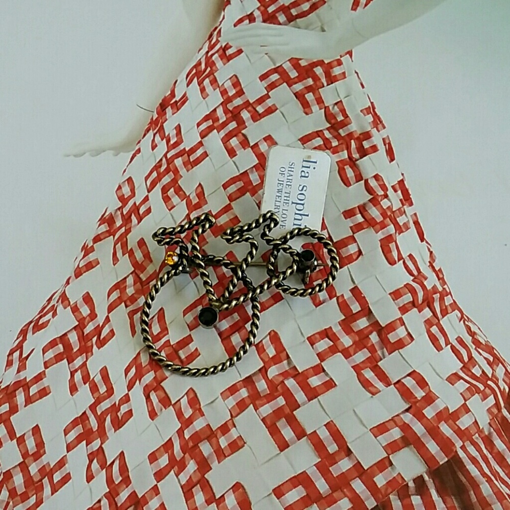 Lia Sophia Pin New with tag