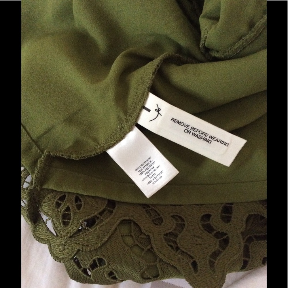 Ann Taylor botanical lace peplum top. - Picture 4 of 7