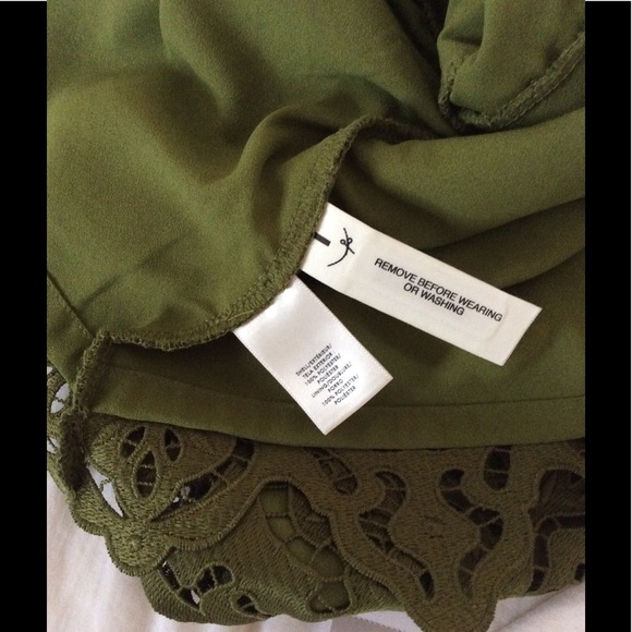 Ann Taylor botanical lace peplum top. - Picture 4 of 7