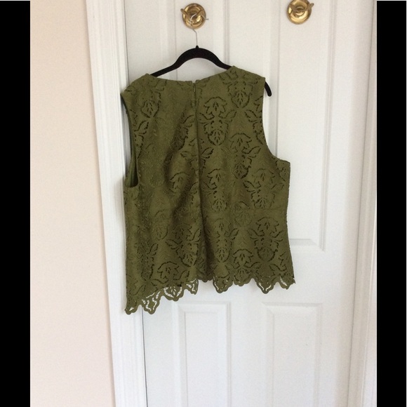 Ann Taylor botanical lace peplum top. - Picture 6 of 7