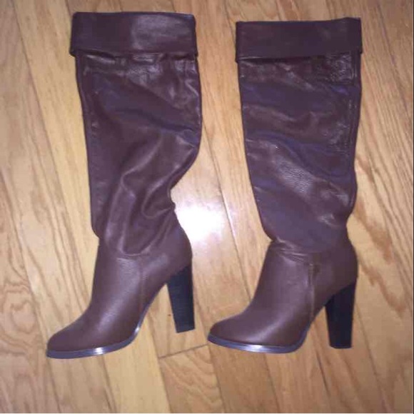 Victoria Secret Boots Size 6.5 - Picture 2 of 3