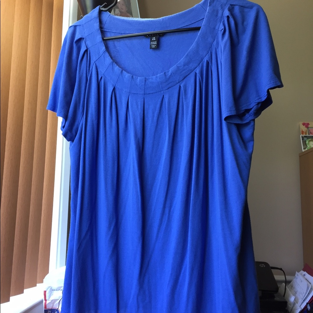 Pretty blue Flowy Tee Top