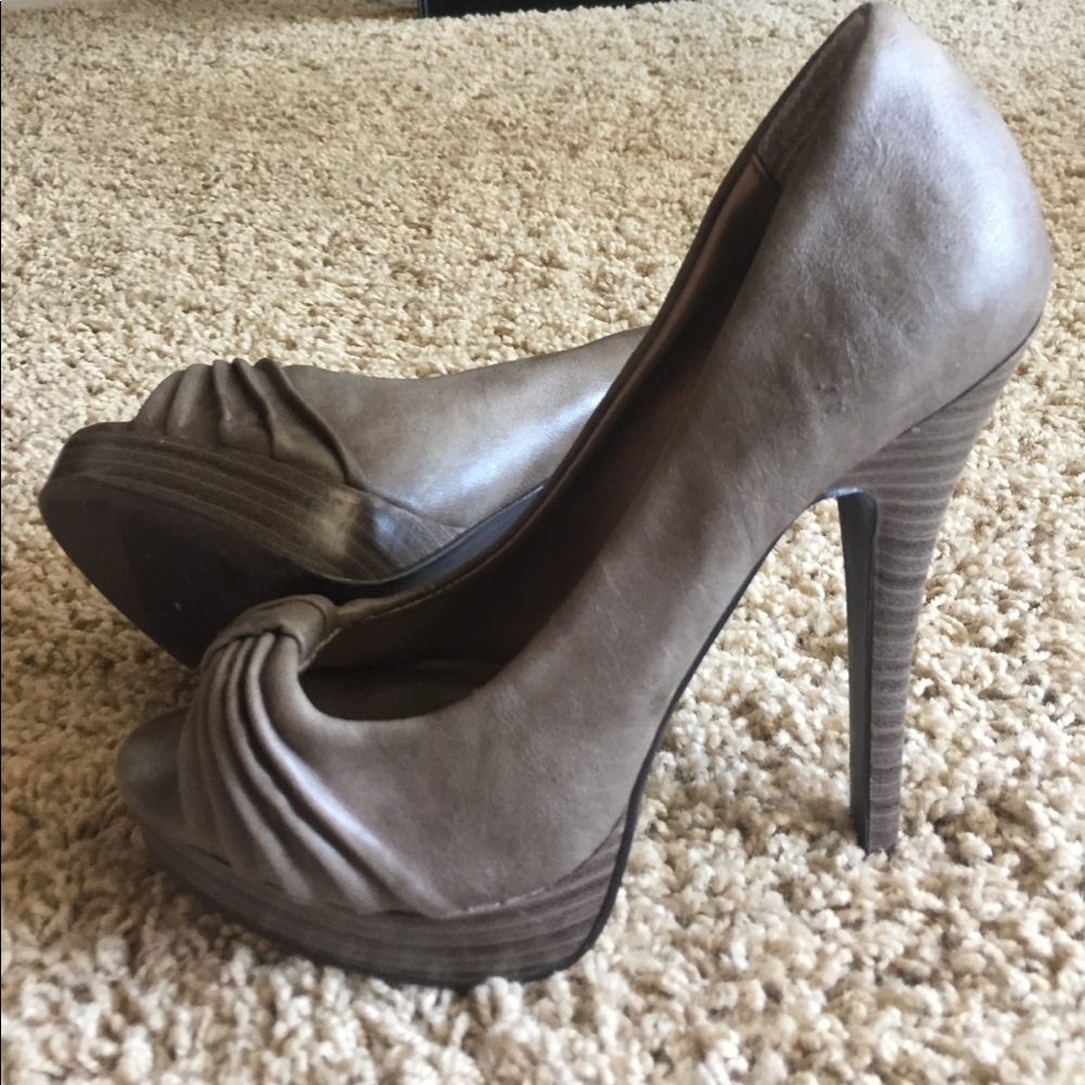 Heels - Picture 2 of 4