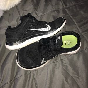 Nike flyknit shoes