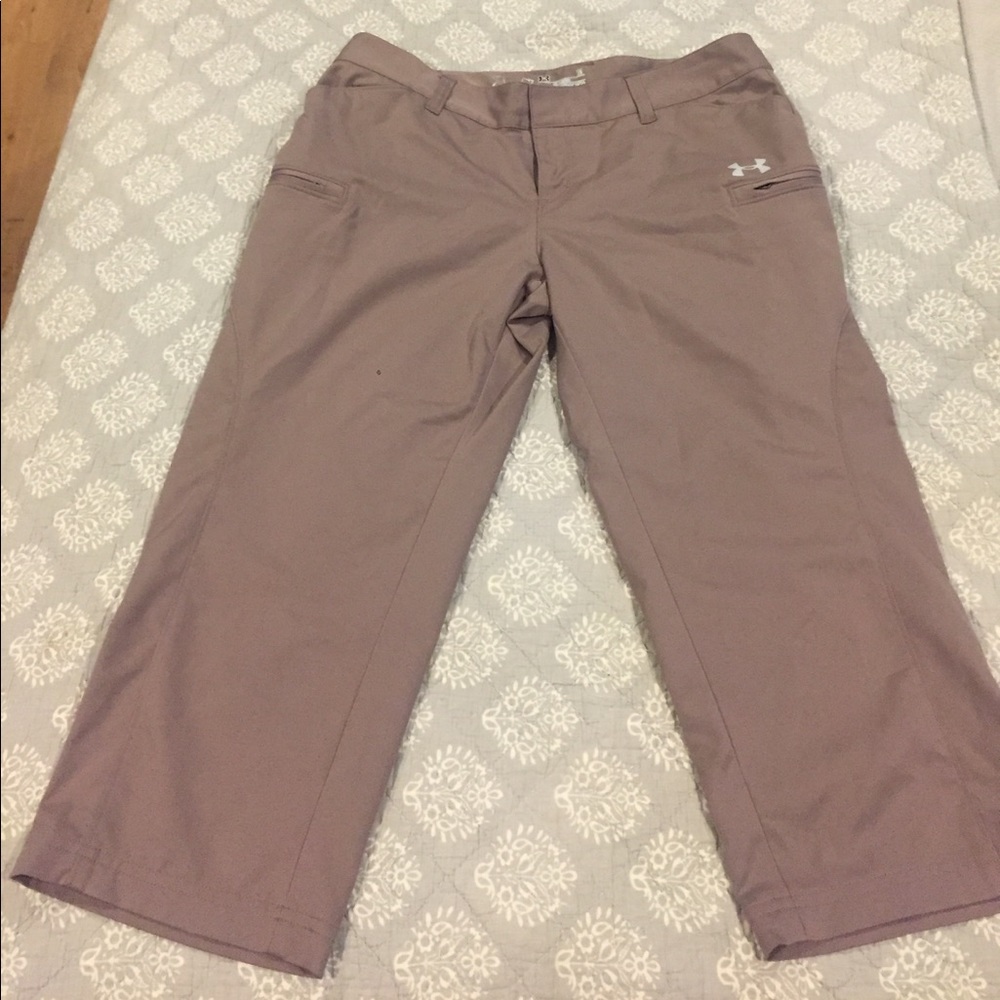 Under Armor semi-fitted running Capris.