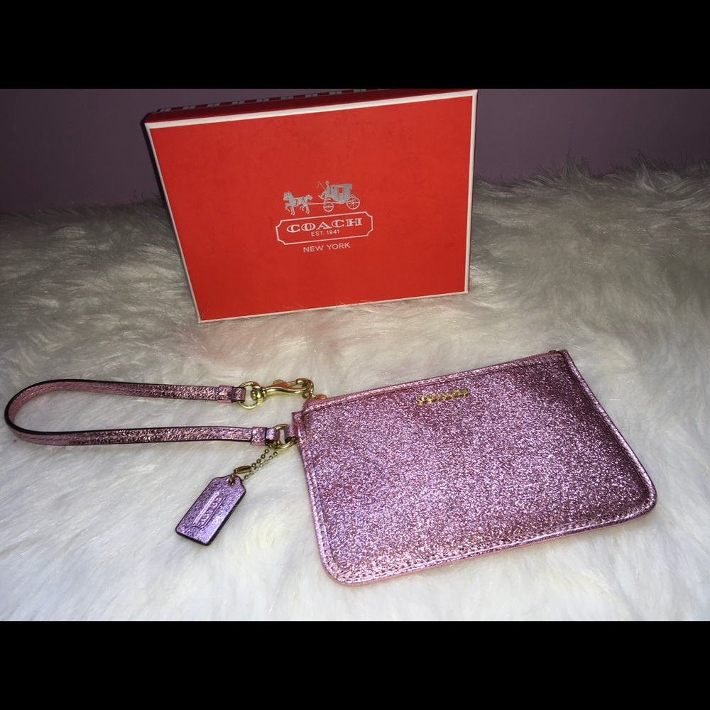 FLASH SALE🌙SPARKLY PINK COACH WRISTLET