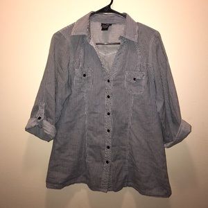 Quarter-length sleeve button up