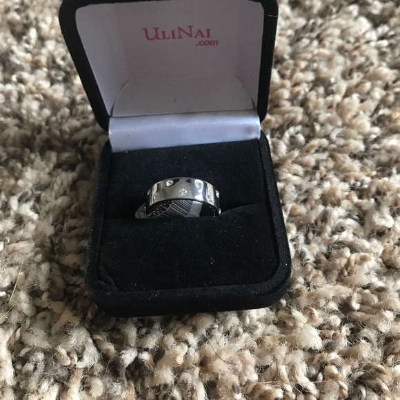 Sterling Silver Rhinestone Ring - Picture 4 of 4