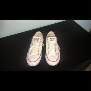 White Chuck Taylor Allstar converse
