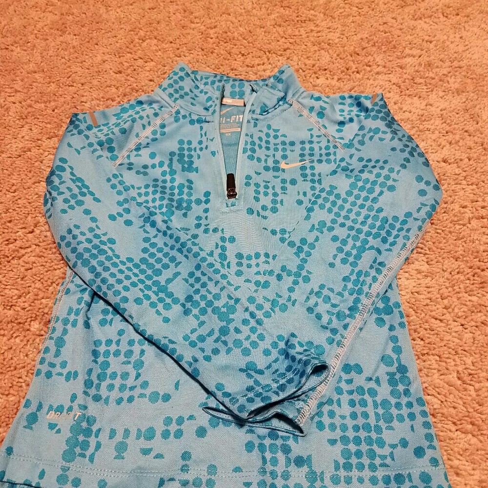 Light weight pullover