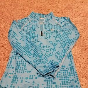 Light weight pullover