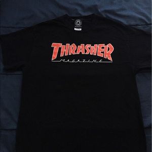 Outlined thrasher t shirt