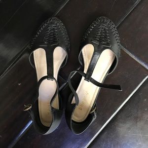 T-strap Woven Sandals