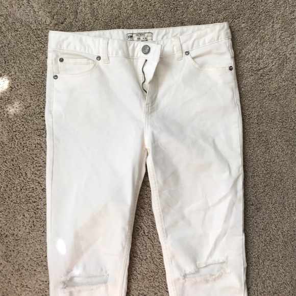 Too big - Picture 3 of 4