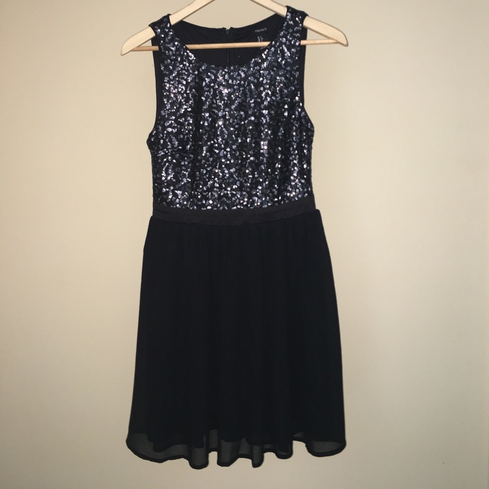 Sleeveless dress.