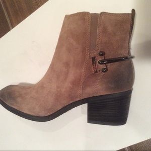 Donald Pliner-Taupe suede booties sz 9.5