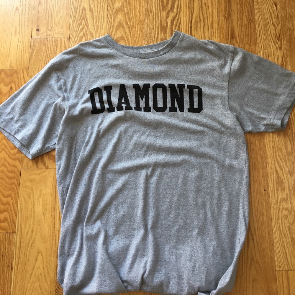 Grey diamond supply tee, size medium.