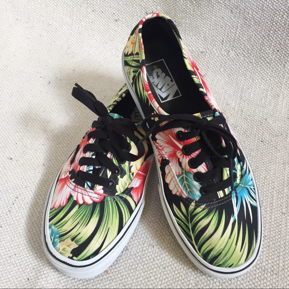 Floral Hawaiian Print Lace Up Vans