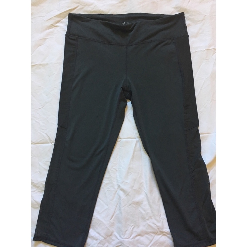 Gap Fit capri workout pants