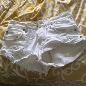 white pacsun shorts
