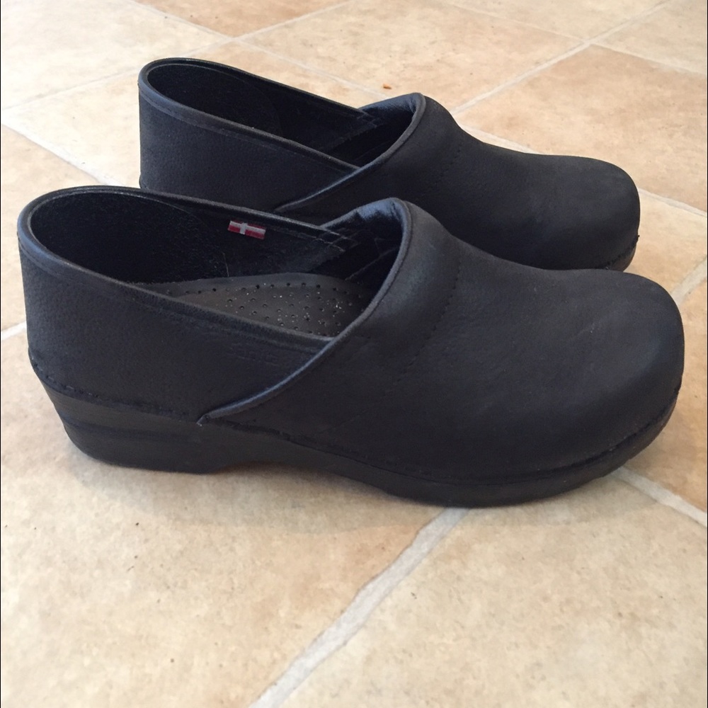 ❤️PRE-LOVED SANITA CLOGS❤️