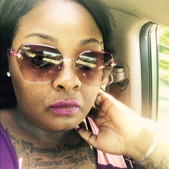 Meet your Posher, Tammeron - Picture 1 of 1