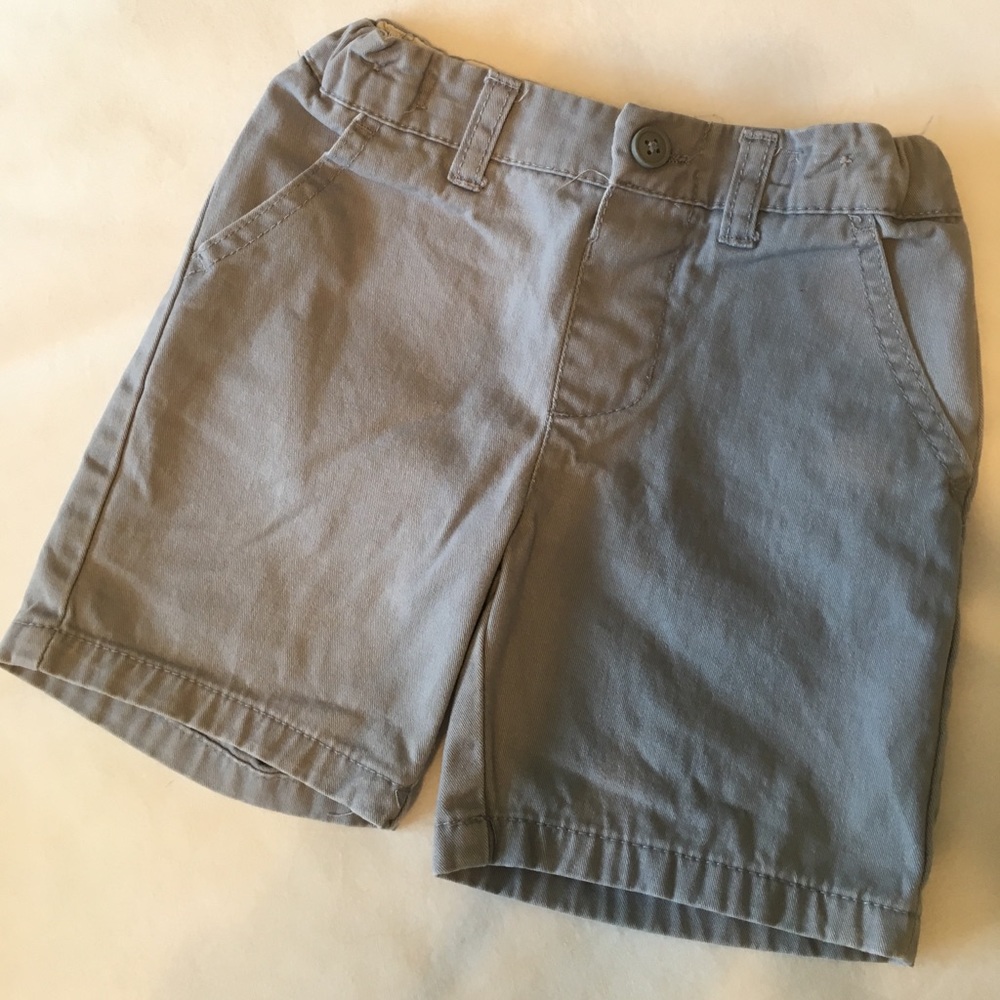 Boys Children's Place gray khaki shorts