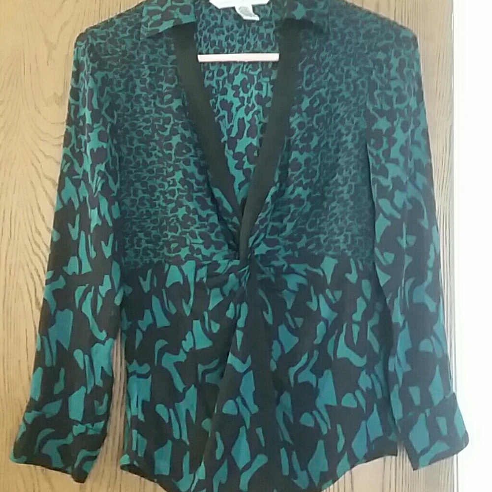 Diane Von Furstenderg blouse sz 2 berriti