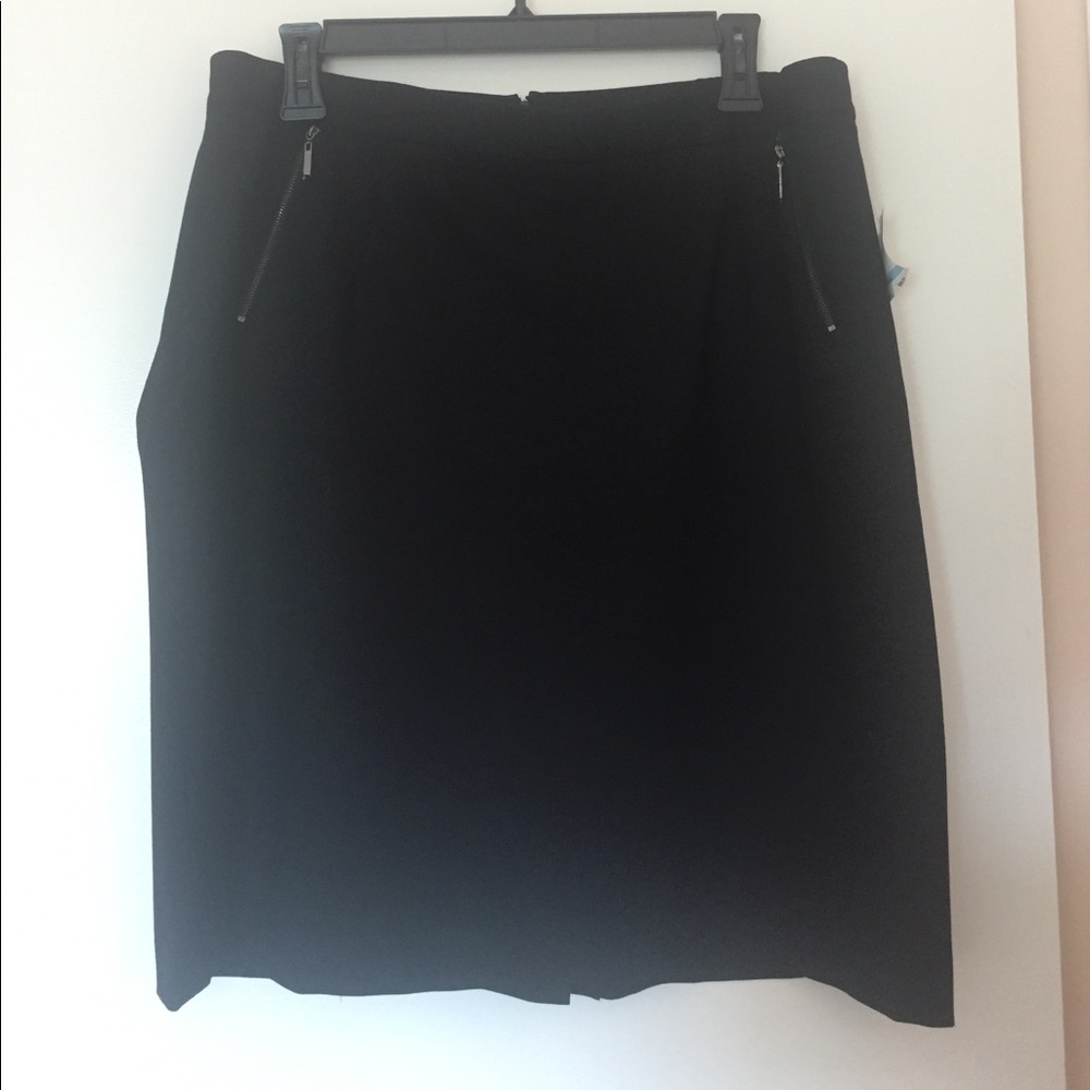 Kasper 20W Stretchy Black Skirt with Zippers NWT