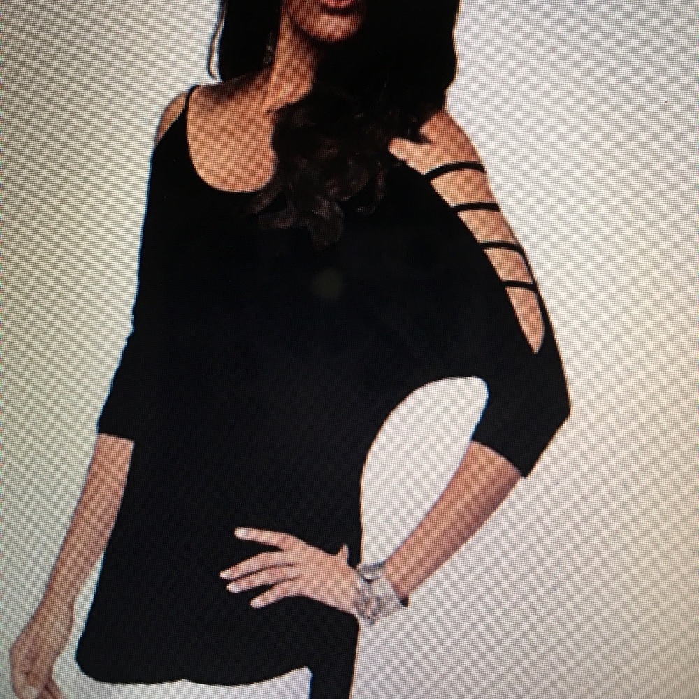 NWT!! hallowed out cold shoulder shirt size S