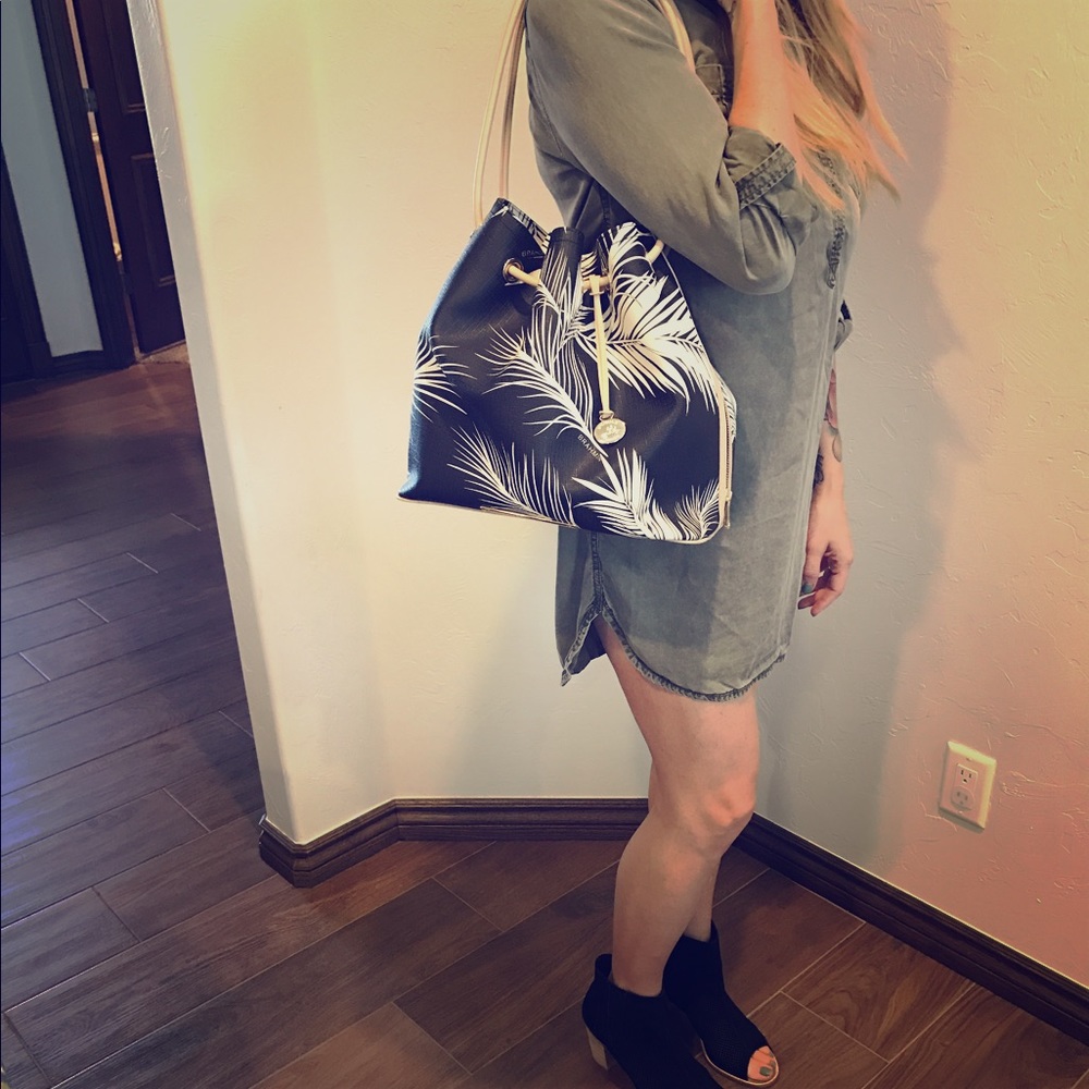 NWOT Brahmin black palm bucket bag