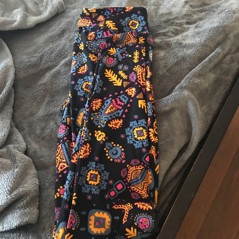 LULAROE TC LEGGINGS NEVER WORN NWT