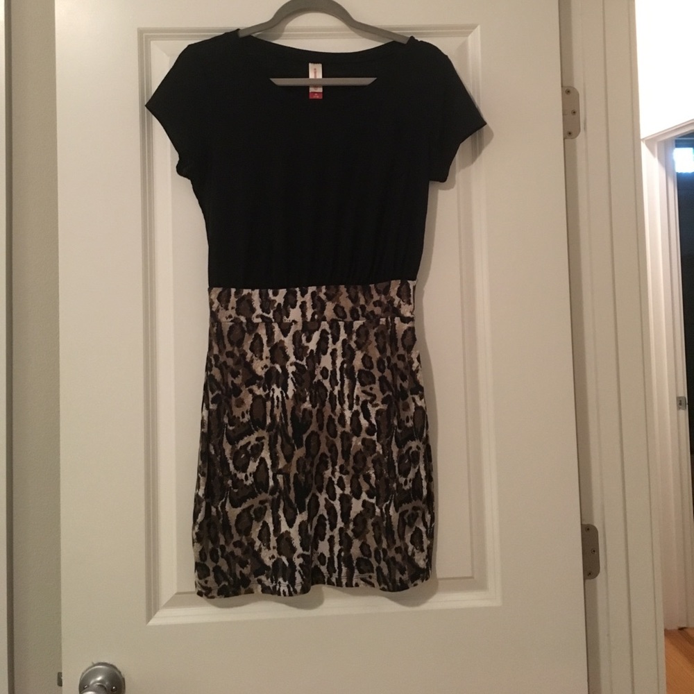 Black and leopard print fitted dress