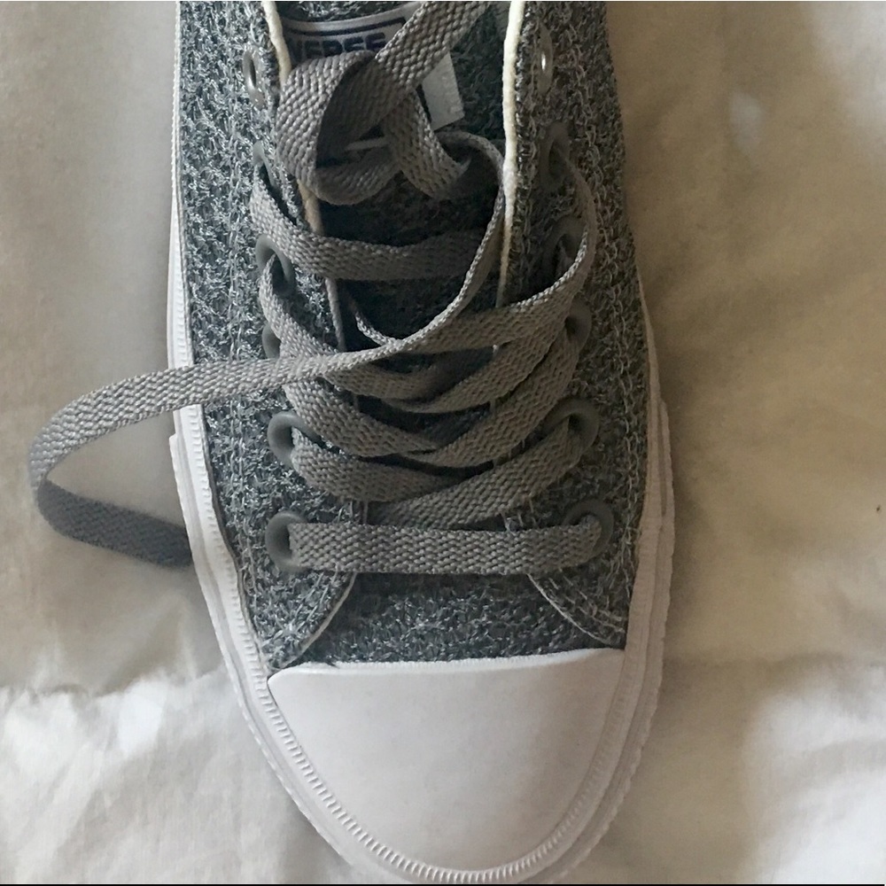 Converse gray sneakers 👟