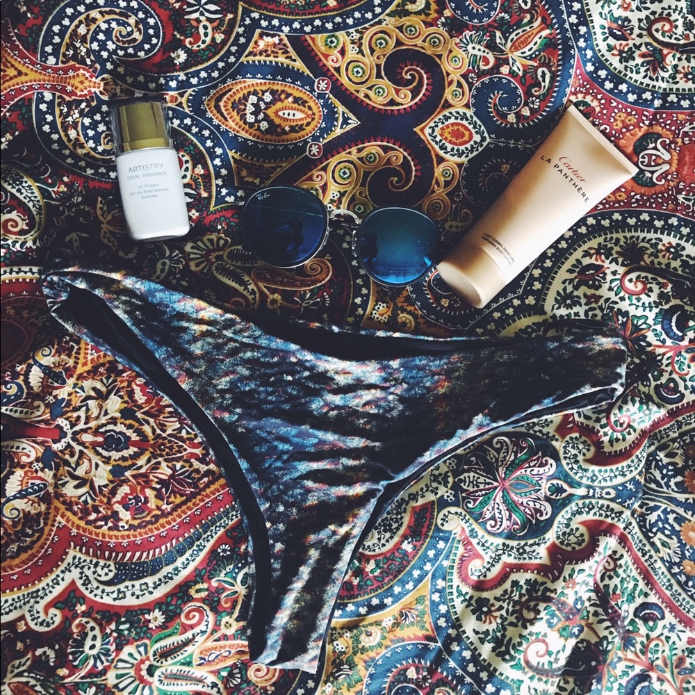 Brand new cheeky scaly bikini bottom