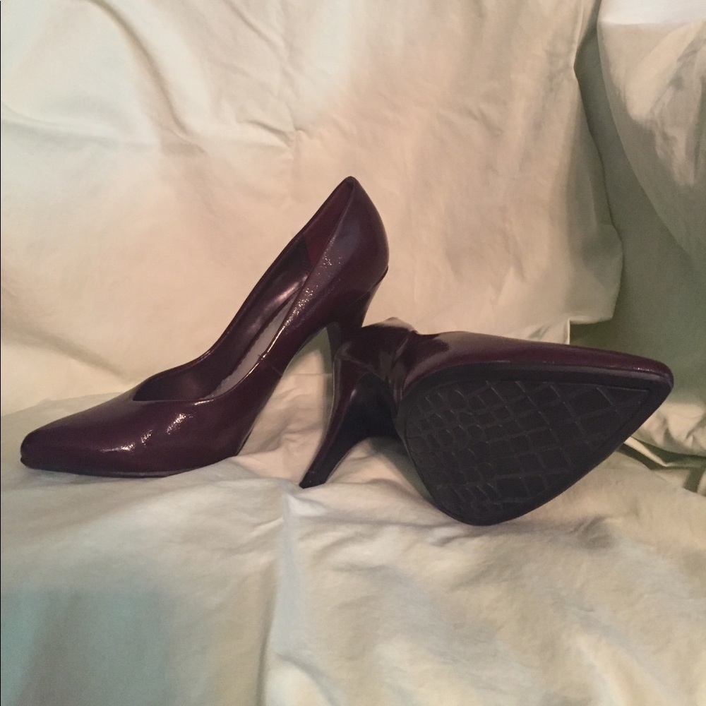 Brand New: Maroon Fioni Heels 7.5 US