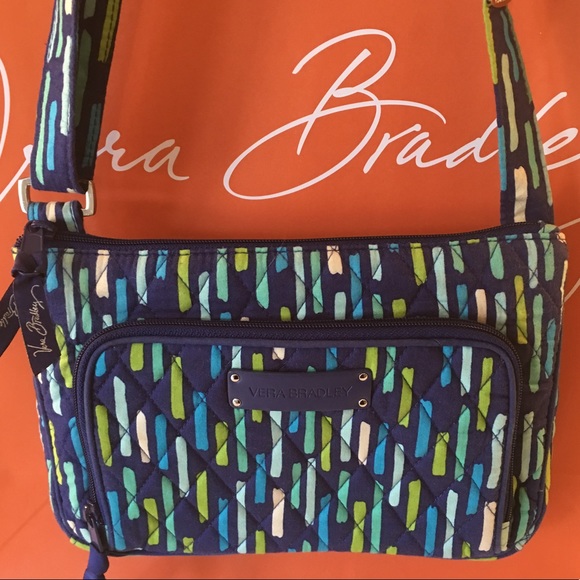Vera Bradley Handbags - 🆕VERA BRADLEY CROSSBODY BAG 💯AUTHENTIC