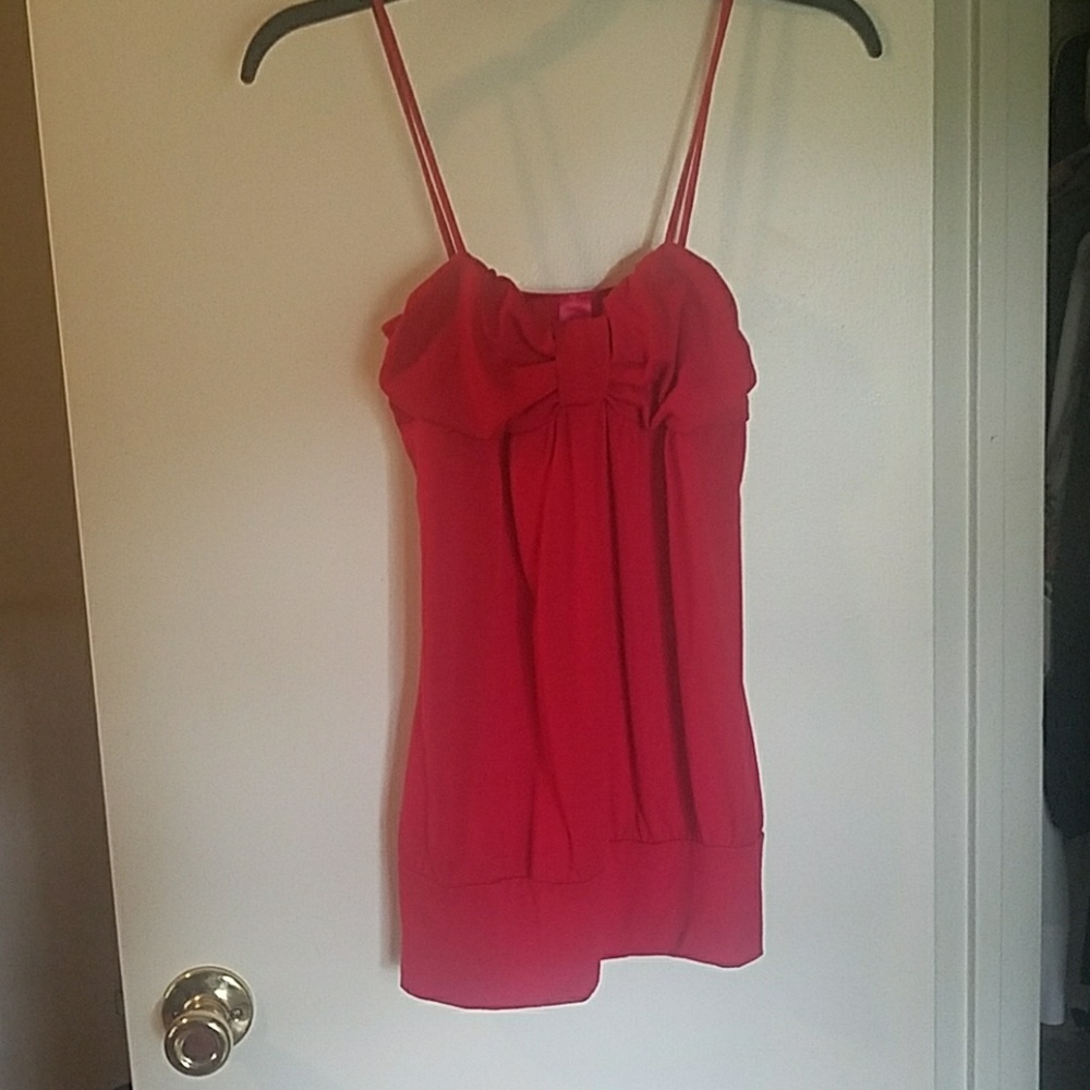 red bow tank