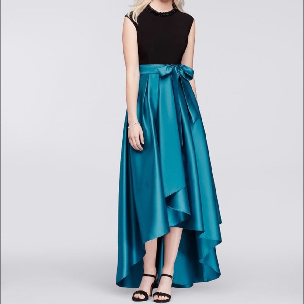 NWT Capsleeve Jersey Mikado Peekaboo gown