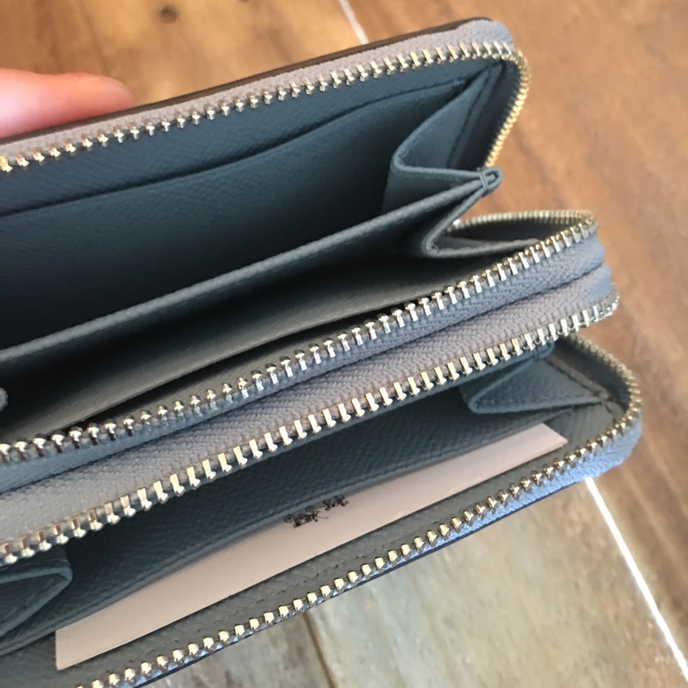 Coach credit card and change wallet - Picture 6 of 7