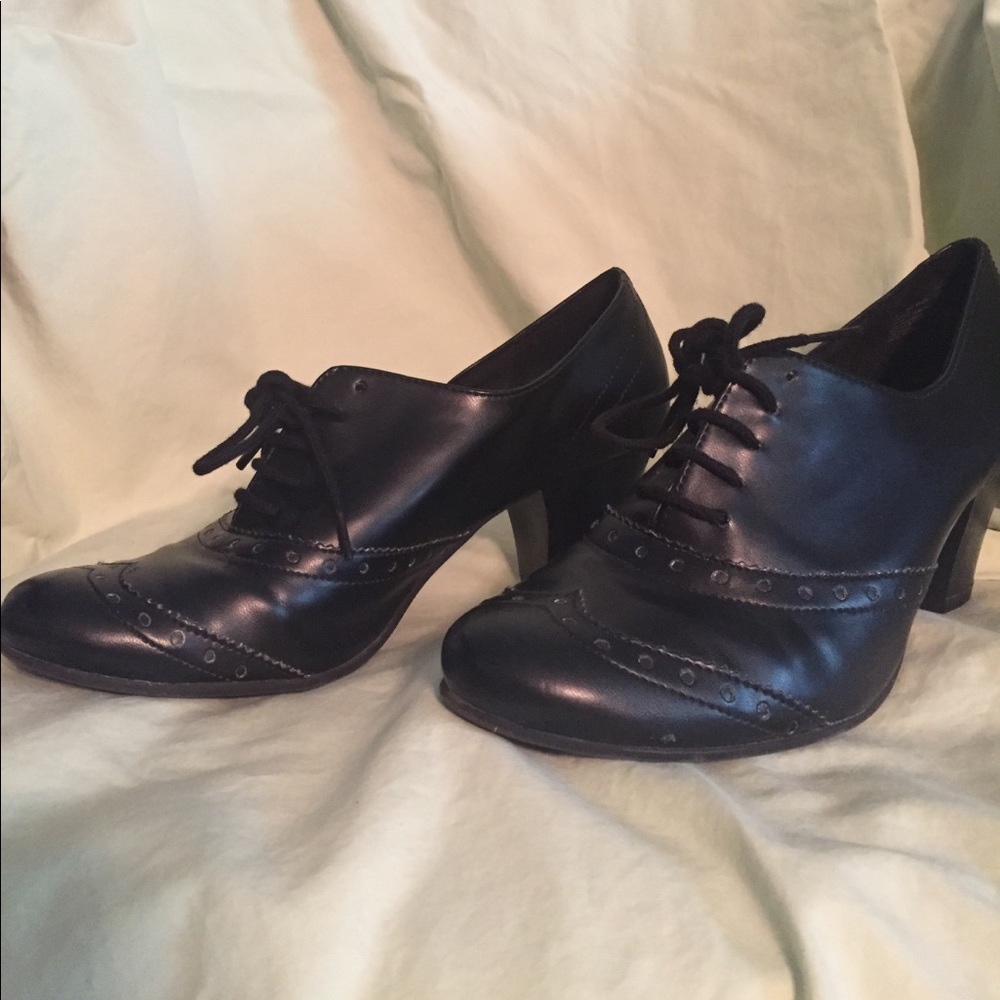 Predictions Heels- Black Leather 8.5US