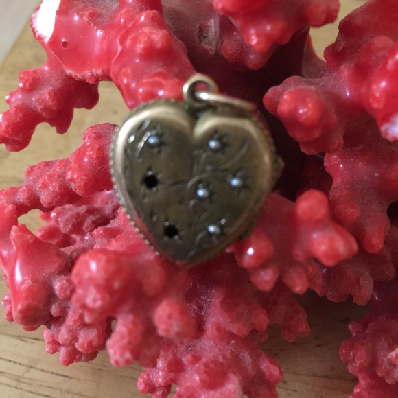 Antique 9K pearl heart pendent
