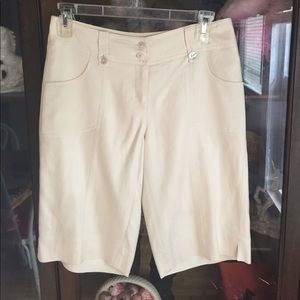 White House Black Market Ivory Shorts Size 0