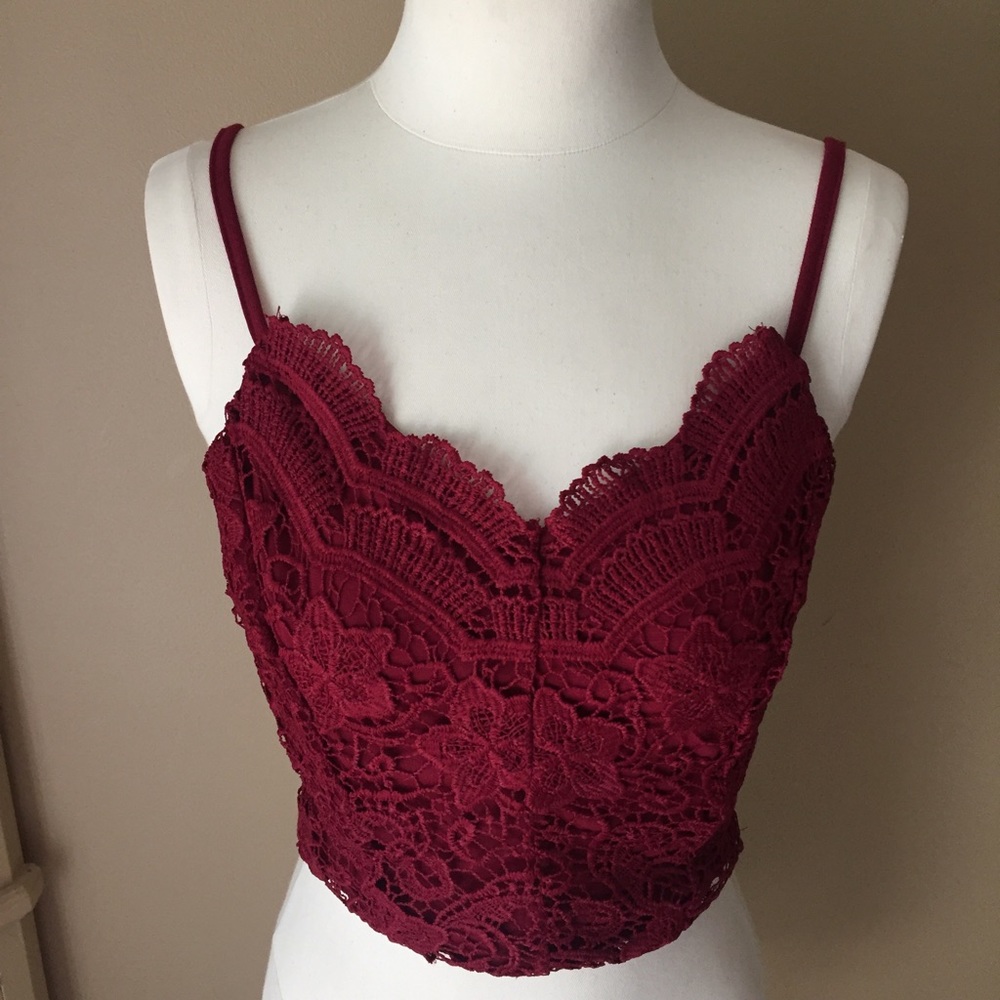 NWT burgundy lace scalloped crop top-medium