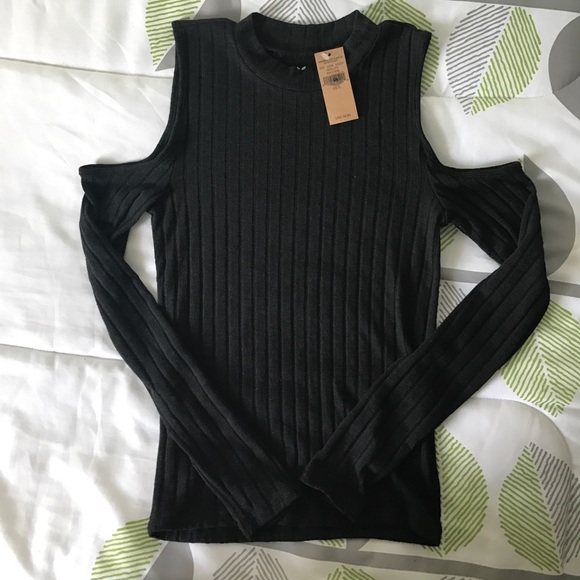American Eagle Outfitters Tops - American Eagle Cold Shoulder Shirt