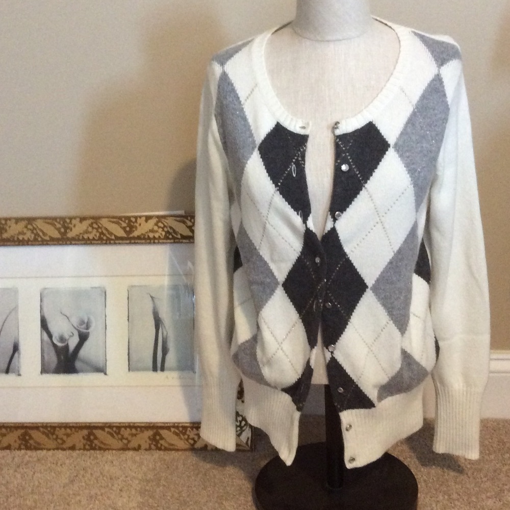 🔳🔳 CHEVRON SWEATER NEVER WORN