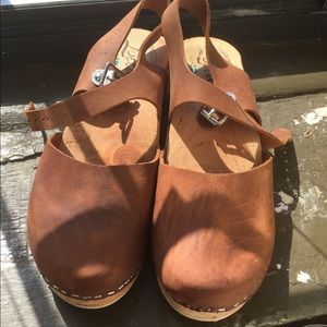 Lottas Brown Tan Wood Leather Clogs Sandals