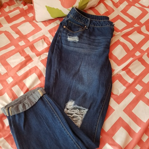 Distressed Boyfriend Jeans - Picture 1 of 6
