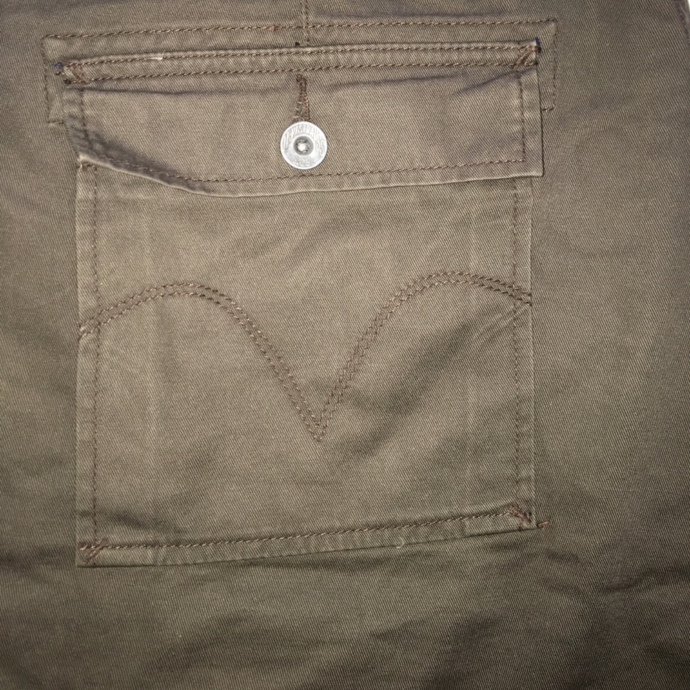 Levi's Cargo Shorts (NEW)